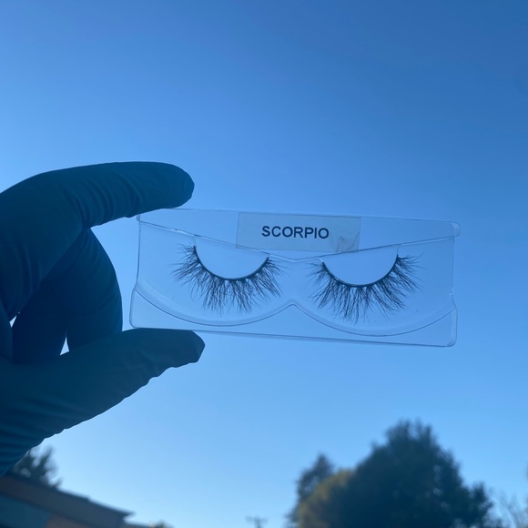 Lashes - Picture 9 of 10